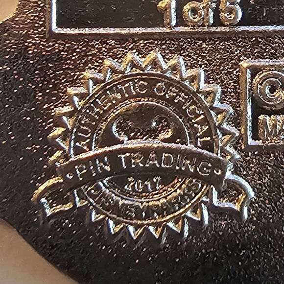 DISNEY Pin Trading ~ Disneyland Resort ~ Crest/Mickey Mouse 1/5 ~ 2012 - Picture 10 of 13